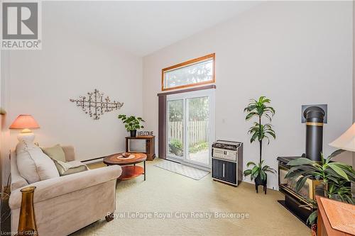 5 - 2 Worton Avenue, Guelph (Parkwood Gardens), ON - Indoor