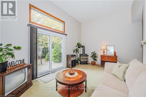 5 - 2 Worton Avenue, Guelph (Parkwood Gardens), ON - Indoor