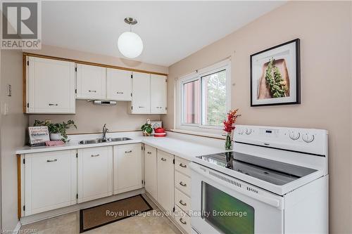 5 - 2 Worton Avenue, Guelph (Parkwood Gardens), ON - Indoor Photo Showing Kitchen With Double Sink