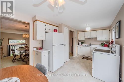 5 - 2 Worton Avenue, Guelph (Parkwood Gardens), ON - Indoor Photo Showing Kitchen With Double Sink