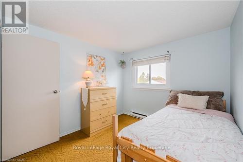 5 - 2 Worton Avenue, Guelph (Parkwood Gardens), ON - Indoor Photo Showing Bedroom