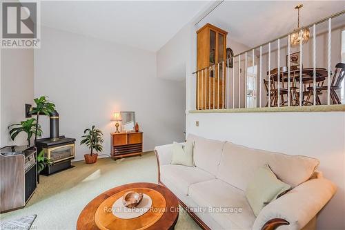 5 - 2 Worton Avenue, Guelph (Parkwood Gardens), ON - Indoor Photo Showing Living Room