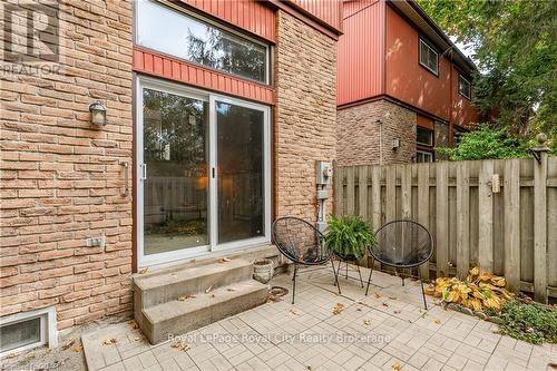 5 - 2 Worton Avenue, Guelph (Parkwood Gardens), ON - Outdoor With Exterior