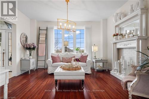 125 Crewson Court, Erin, ON - Indoor Photo Showing Living Room