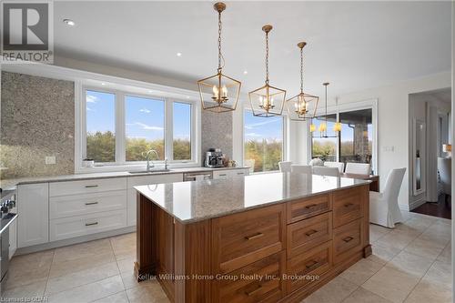 125 Crewson Court, Erin, ON - Indoor Photo Showing Kitchen With Upgraded Kitchen