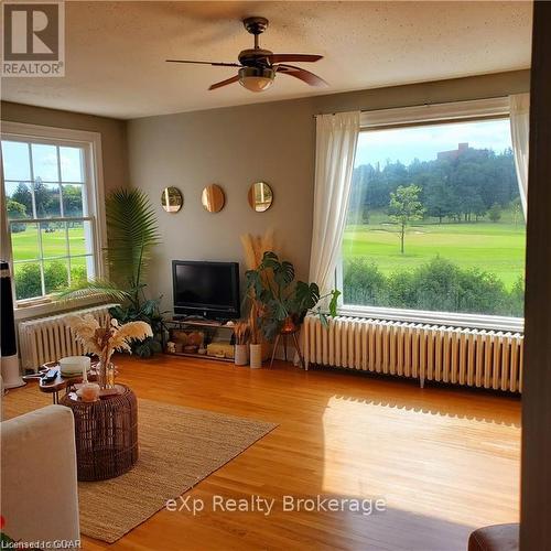 2 - 21 Dormie Lane, Guelph (Old University), ON - Indoor Photo Showing Living Room