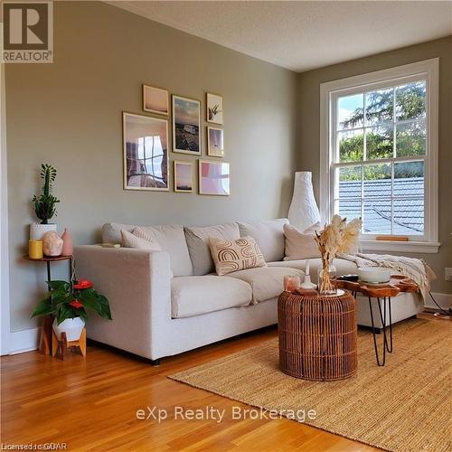 2 - 21 Dormie Lane, Guelph (Old University), ON - Indoor Photo Showing Living Room