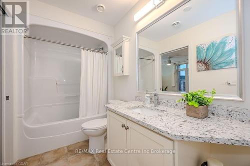 D403 - 71 Bayberry Drive, Guelph (Village), ON - Indoor Photo Showing Bathroom