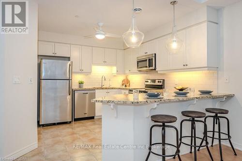 D403 - 71 Bayberry Drive, Guelph (Village), ON - Indoor Photo Showing Kitchen With Upgraded Kitchen