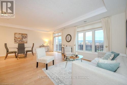 D403 - 71 Bayberry Drive, Guelph (Village), ON - Indoor Photo Showing Living Room