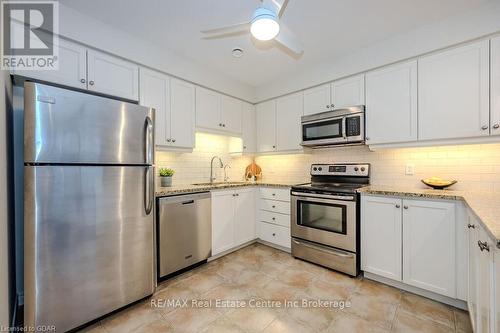 D403 - 71 Bayberry Drive, Guelph (Village), ON - Indoor Photo Showing Kitchen With Upgraded Kitchen