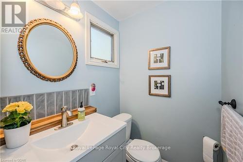 39 Raglan Street, Guelph (Central West), ON - Indoor Photo Showing Bathroom