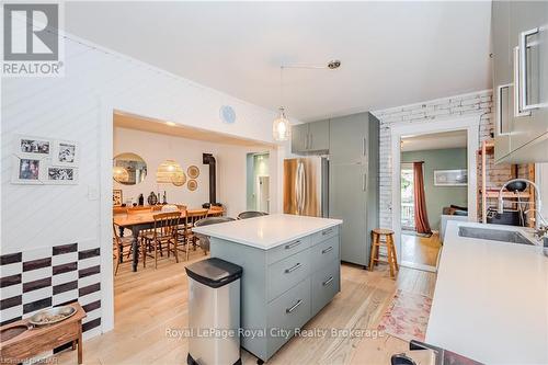 39 Raglan Street, Guelph (Central West), ON - Indoor Photo Showing Kitchen