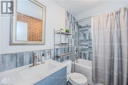 39 Raglan Street, Guelph (Central West), ON - Indoor Photo Showing Bathroom