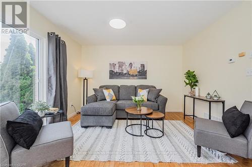 79 Severn Drive, Guelph (Grange Hill East), ON - Indoor Photo Showing Living Room