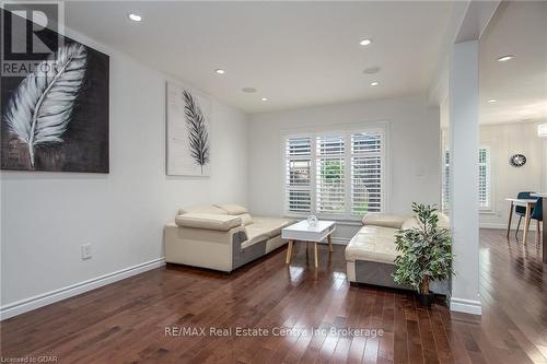 130 Clough Crescent, Guelph (Pine Ridge), ON - Indoor Photo Showing Living Room