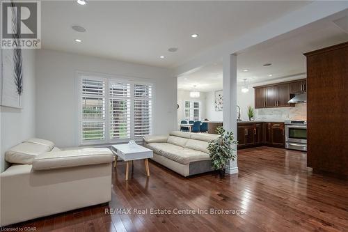 130 Clough Crescent, Guelph (Pine Ridge), ON - Indoor Photo Showing Living Room