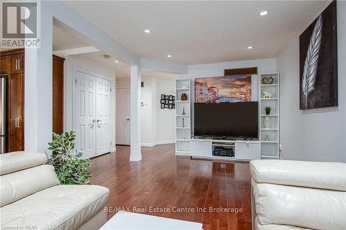 130 Clough Crescent, Guelph (Pine Ridge), ON - Indoor Photo Showing Living Room