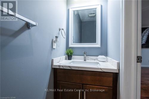 130 Clough Crescent, Guelph (Pine Ridge), ON - Indoor Photo Showing Bathroom