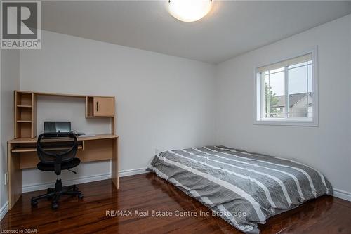 130 Clough Crescent, Guelph (Pine Ridge), ON - Indoor Photo Showing Bedroom