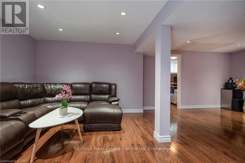 130 Clough Crescent, Guelph (Pine Ridge), ON - Indoor Photo Showing Living Room