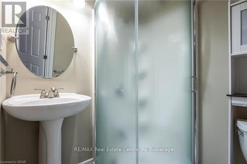 130 Clough Crescent, Guelph (Pine Ridge), ON - Indoor Photo Showing Bathroom