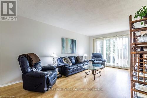 32 Wilsonview Avenue, Guelph (Hanlon Creek), ON - Indoor Photo Showing Living Room