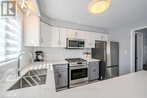 192 Severn Drive, Guelph (Grange Hill East), ON - Indoor Photo Showing Kitchen With Double Sink With Upgraded Kitchen