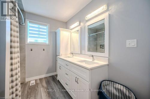 192 Severn Drive, Guelph (Grange Hill East), ON - Indoor Photo Showing Bathroom