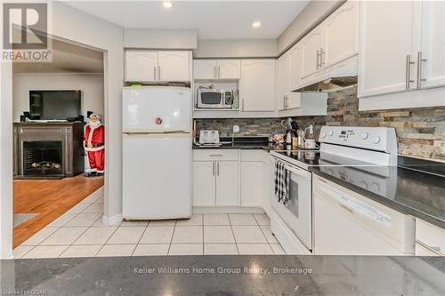 109 Hawkins Drive, Cambridge, ON - Indoor Photo Showing Kitchen