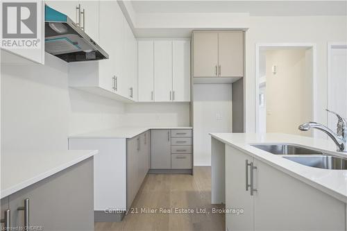 3083 Meadowridge Drive, Oakville (1010 - Jm Joshua Meadows), ON - Indoor Photo Showing Kitchen With Double Sink