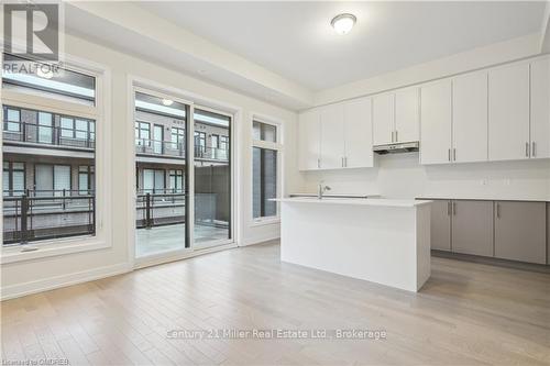 3083 Meadowridge Drive, Oakville (1010 - Jm Joshua Meadows), ON - Indoor Photo Showing Kitchen