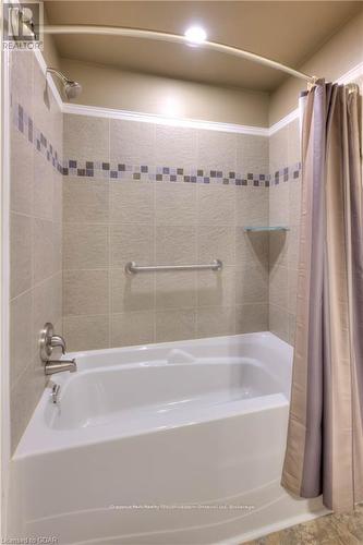 404 - 24 Marilyn Drive, Guelph (Waverley), ON - Indoor Photo Showing Bathroom