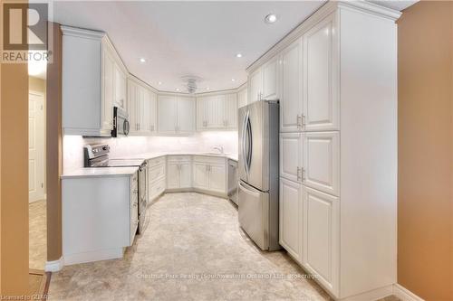 404 - 24 Marilyn Drive, Guelph (Waverley), ON - Indoor Photo Showing Kitchen With Upgraded Kitchen