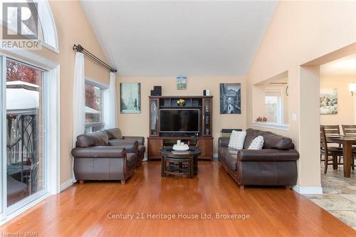 7 Washburn Drive, Guelph (Grange Hill East), ON - Indoor Photo Showing Living Room