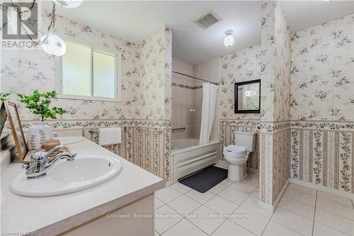 4711 Watson Road S, Puslinch, ON - Indoor Photo Showing Bathroom