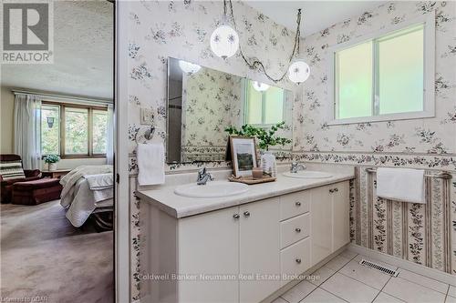 4711 Watson Road S, Puslinch, ON - Indoor Photo Showing Bathroom