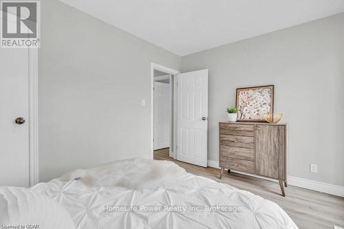 Upper - 9 June Avenue, Guelph (June Avenue), ON - Indoor Photo Showing Bedroom