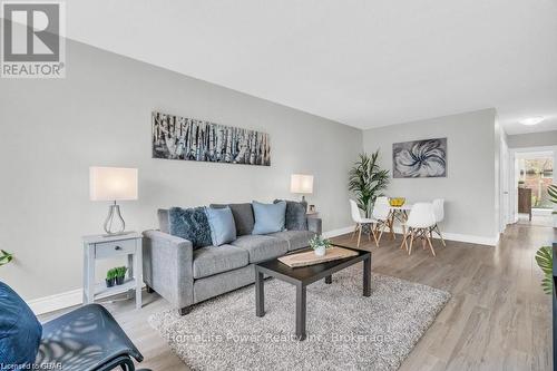 Upper - 9 June Avenue, Guelph (June Avenue), ON - Indoor Photo Showing Living Room