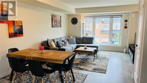 216 Law Drive, Guelph (Grange Hill East), ON - Indoor Photo Showing Living Room