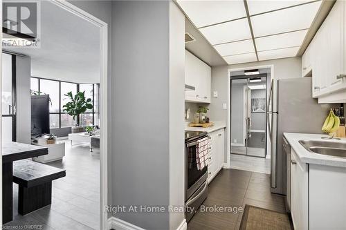 901 - 1333 Bloor Street, Mississauga (Applewood), ON - Indoor Photo Showing Kitchen