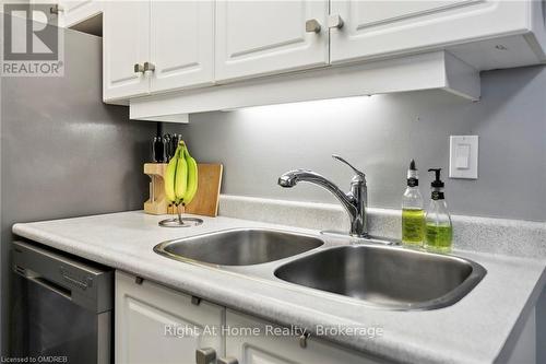 901 - 1333 Bloor Street, Mississauga (Applewood), ON - Indoor Photo Showing Kitchen With Double Sink