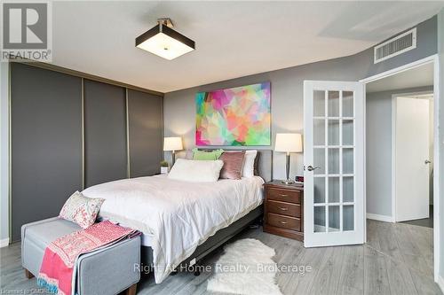 901 - 1333 Bloor Street, Mississauga (Applewood), ON - Indoor Photo Showing Bedroom