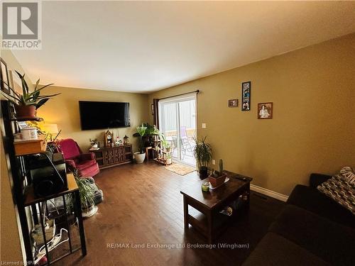 660 Gloria Street, North Huron (Blyth), ON - Indoor Photo Showing Living Room