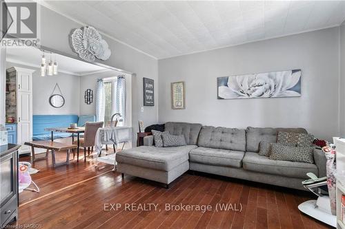 213 3Rd Avenue, Arran-Elderslie, ON - Indoor Photo Showing Living Room