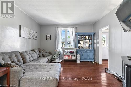 213 3Rd Avenue, Arran-Elderslie, ON - Indoor Photo Showing Living Room