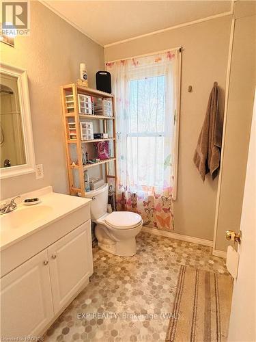 213 3Rd Avenue, Arran-Elderslie, ON - Indoor Photo Showing Bathroom