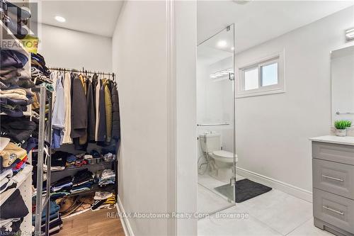 1230 Wood Place, Oakville (1020 - Wo West), ON - Indoor With Storage