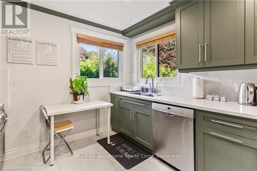 1230 Wood Place, Oakville (1020 - Wo West), ON - Indoor Photo Showing Kitchen With Double Sink