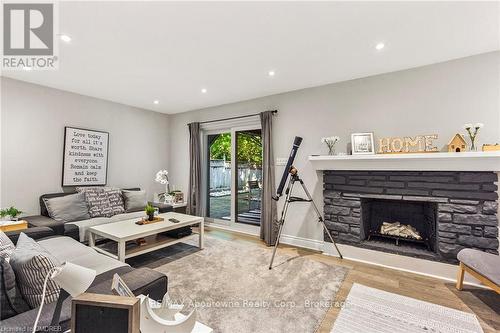 1230 Wood Place, Oakville (1020 - Wo West), ON - Indoor Photo Showing Living Room With Fireplace